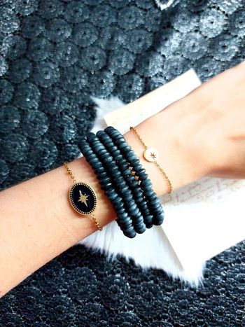 Magnifique bracelet en perles de bois couleur noir