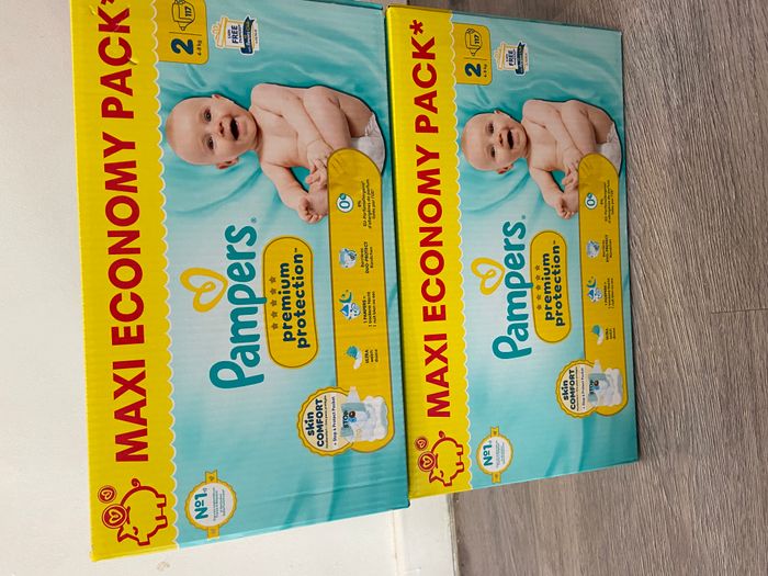 2 cartons des couches Pampers premium taille 2