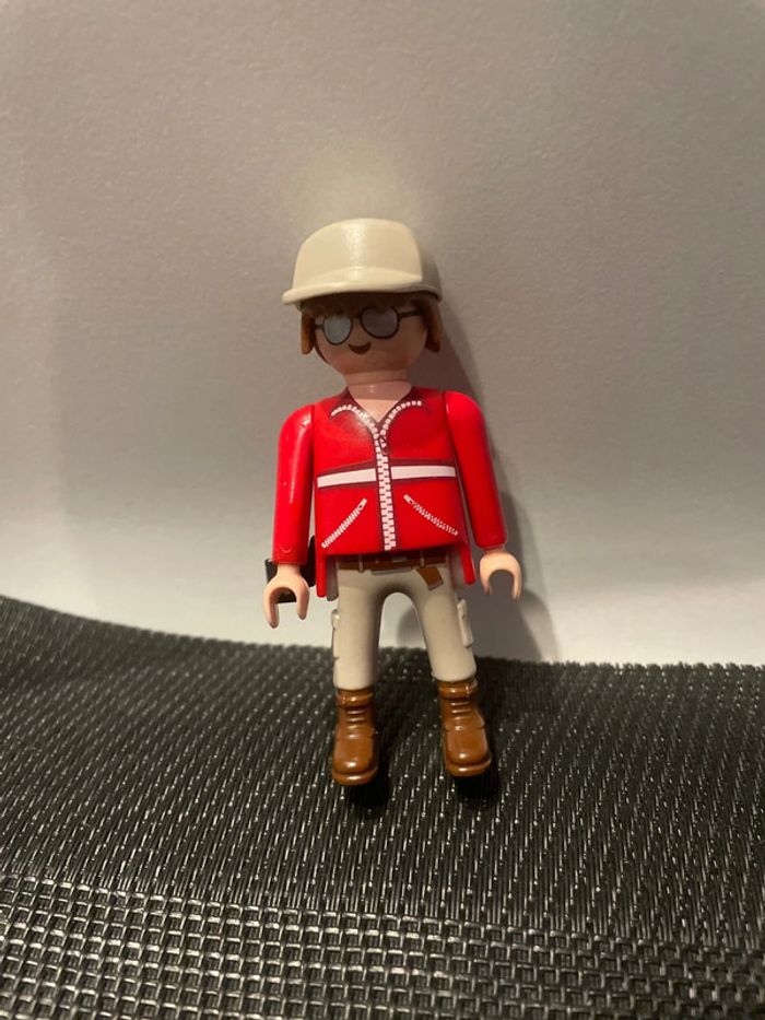 Playmobil figurine homme casquette et lunettes de soleil baggy et rangers pièces détachées