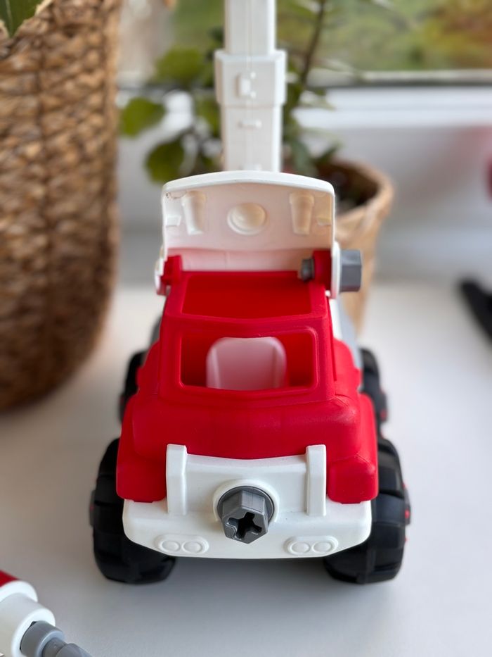 Camion de pompier à construire et démonter - avec tournevis - photo numéro 4