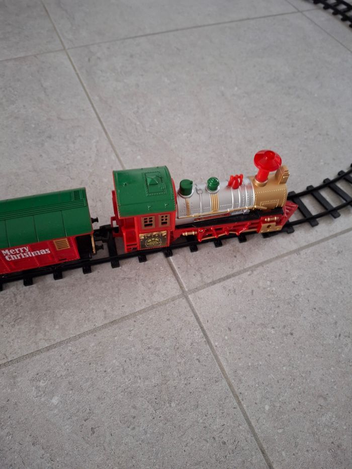 Train lumineux et sonore de Noël avec rails - photo numéro 3