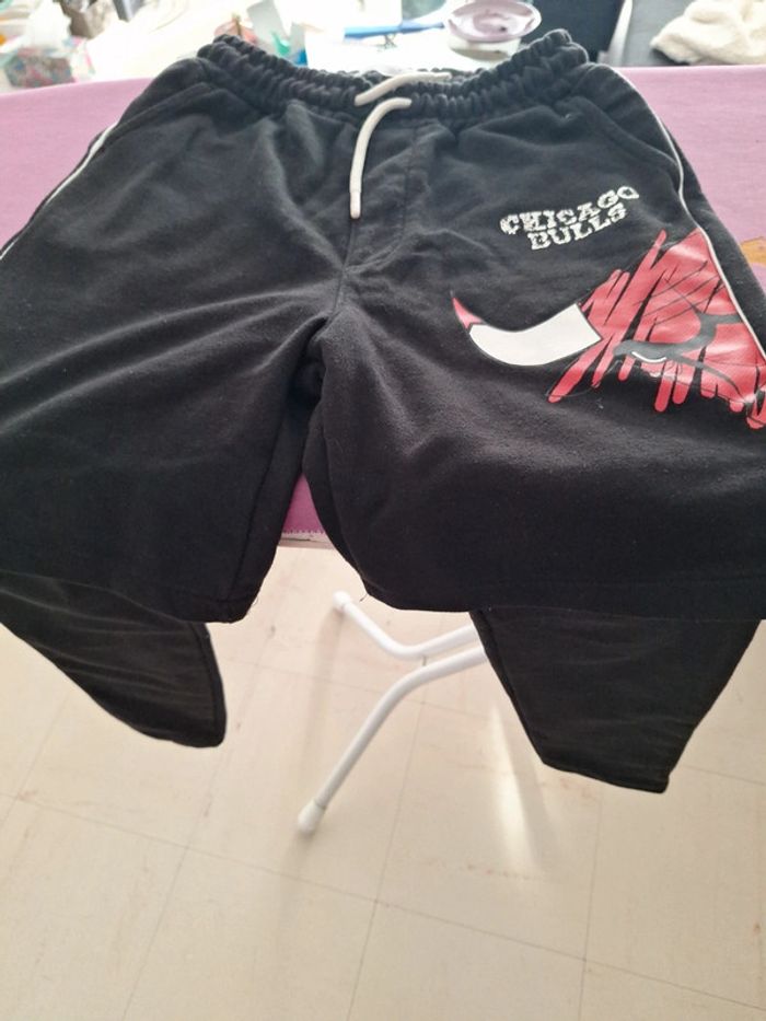 Short pour basket avec caleçon intégré zara T 9 ans Chicago bulls bon etat - photo numéro 3