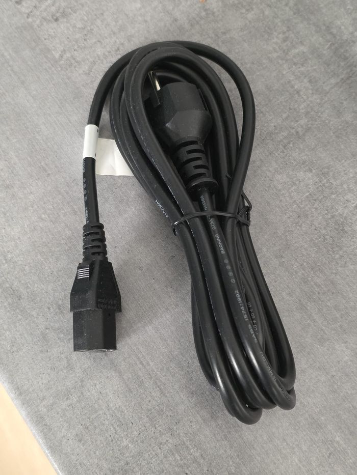 🔌 Câble d’alimentation secteur type C13 – 2 broches mâle vers IEC C13 femelle