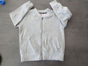 Gilet gris avec poches