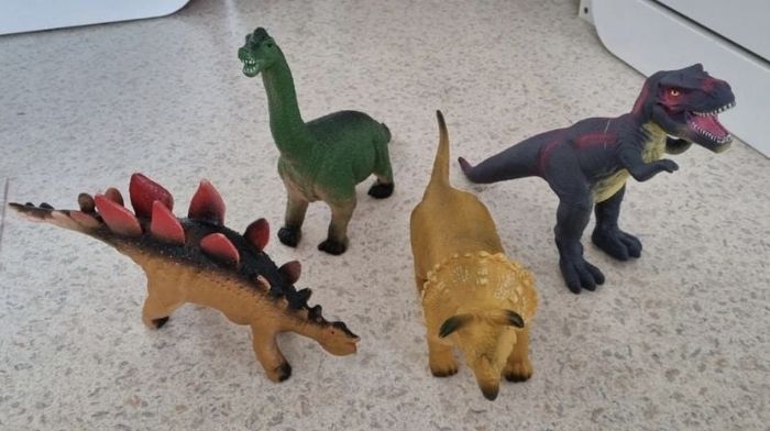 Lot 4 gros dinosaures souples