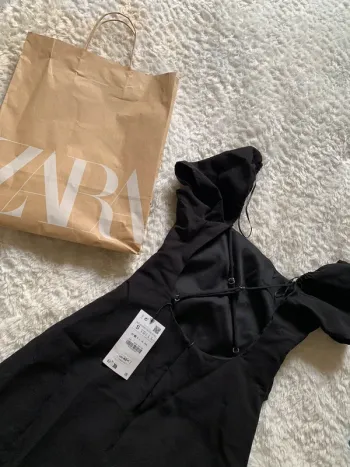 Robe dos nu noir Zara
