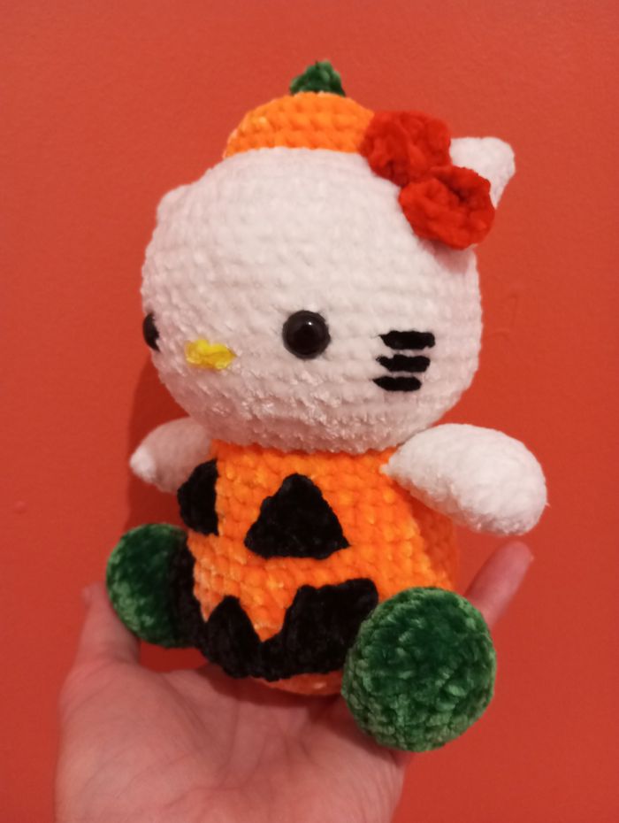 Halloween : Hello Kitty citrouille au crochet - photo numéro 2