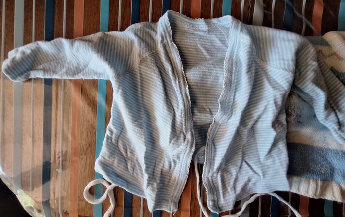 Lot 3 cardigans et pull bébé - photo numéro 4