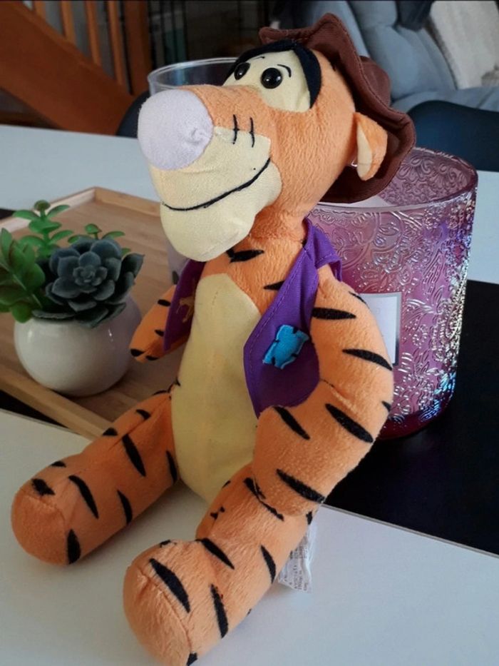 Péluche Disney Tigrou habillé🌿🎁 - photo numéro 2