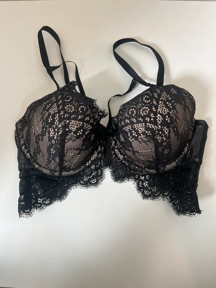 Soutien-gorge dentelle noire Hunkemöller Taille 95C