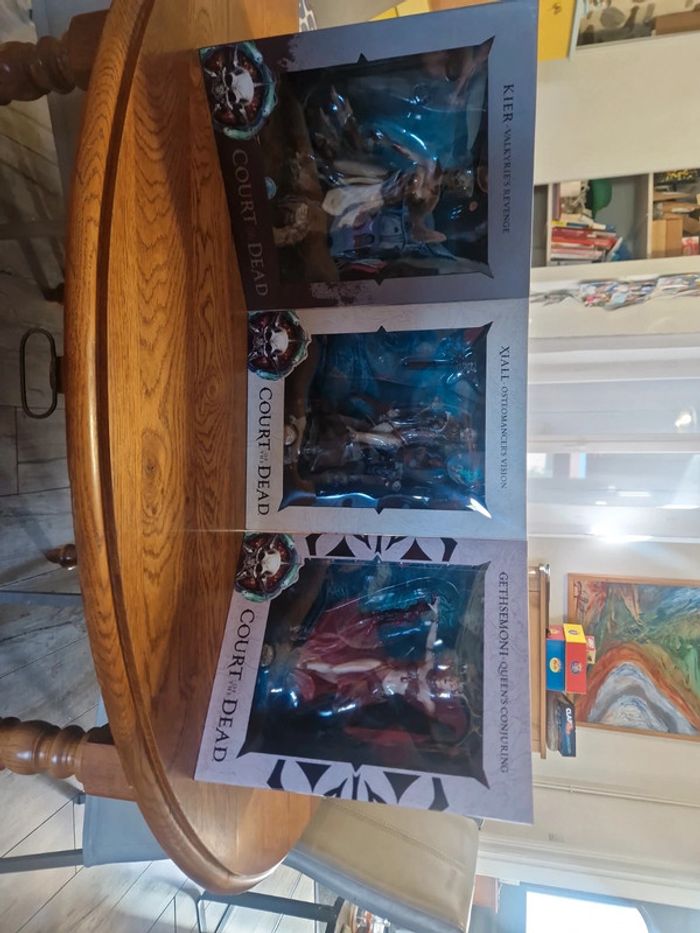Lot de 3 figurines neuves court of the dead