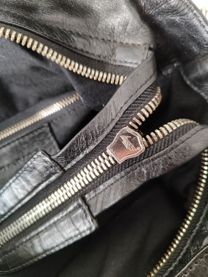 Sac à main Balenciaga modèle City en cuir noir - photo numéro 10