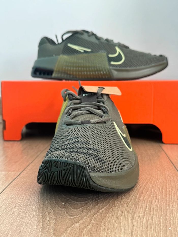 📢 À vendre : Nike Metcon 9 ‘Olive Luminous Green’ (DZ2617-300) 📢 - photo numéro 3