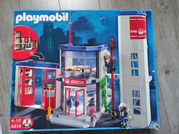 Caserne de pompiers playmobil