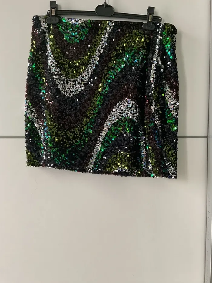 Jupe courte à sequins - photo numéro 3