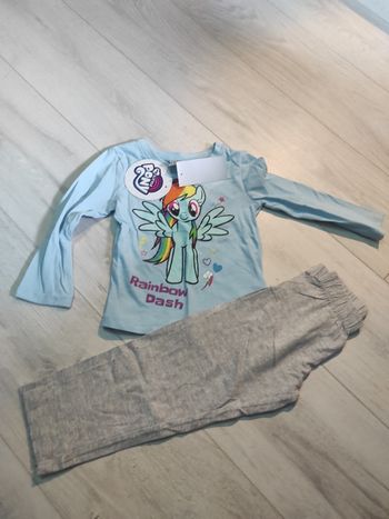 Pyjama neuf taille 2 ans