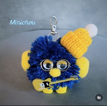 Porte-clé Minichou bleu et jaune