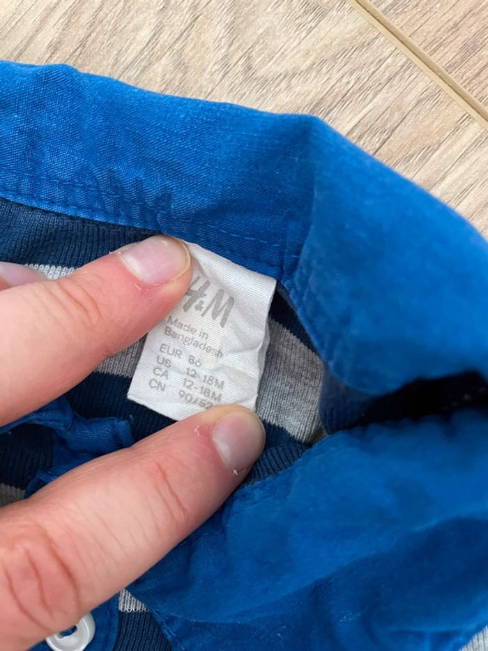 Bodie gris et bleu a rayure H&M garçon à col et boutons  12/18 mois - photo numéro 3