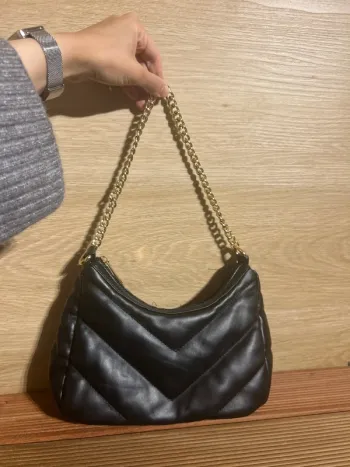 Sac à main avec chaîne dorée