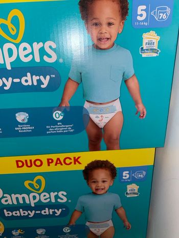 Vend 2 cartons de couches Pampers taille 5
