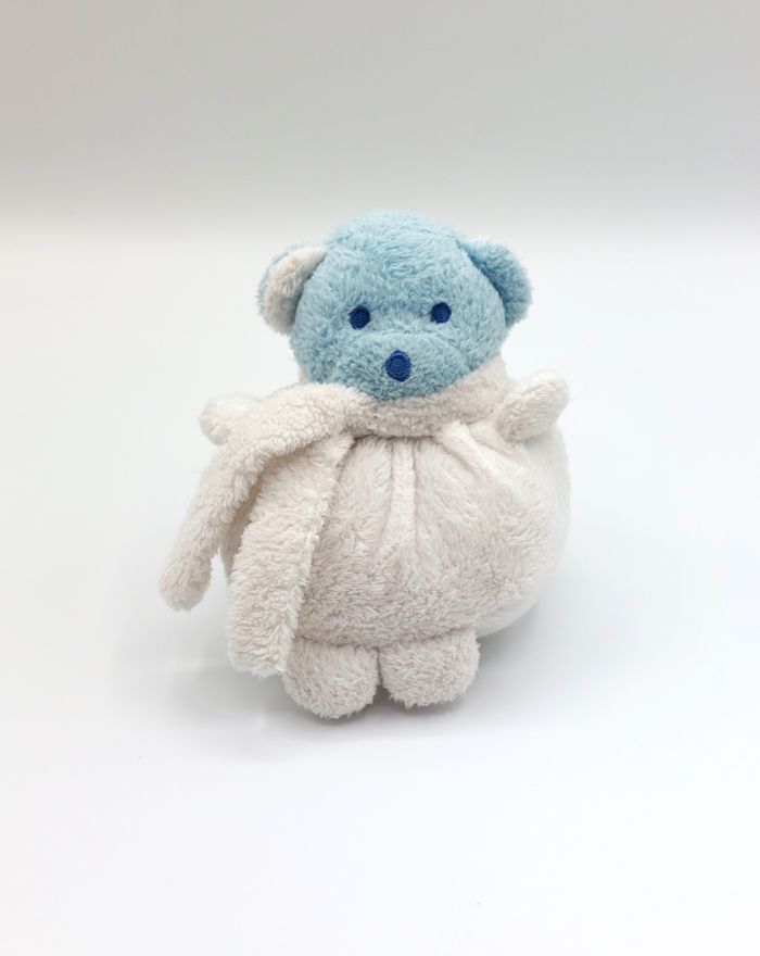 Peluche petit modèle doudou ours boule Musti Mustela bleu blanc écharpe hauteur 11 cm