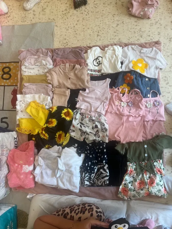 Lot vêtements fille 9 mois - photo numéro 2