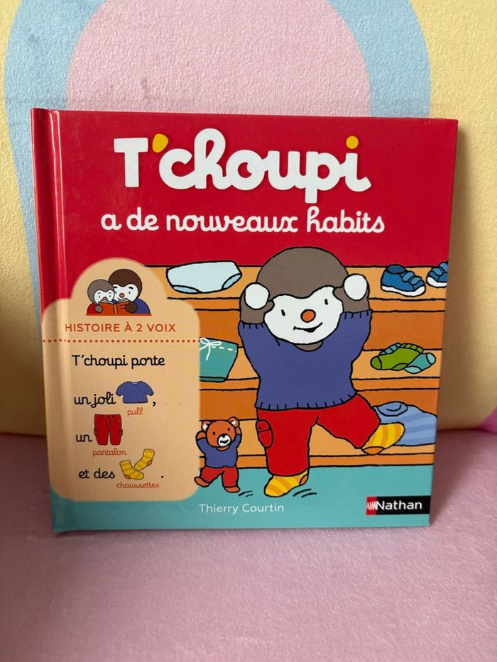 T’choupi a de nouveaux habits.