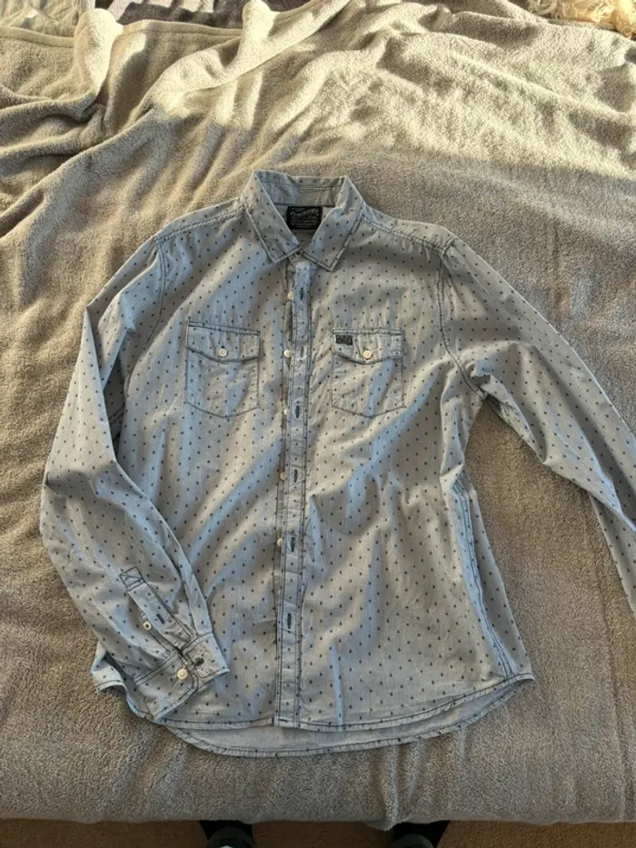 Chemise bleu avec petit motifs