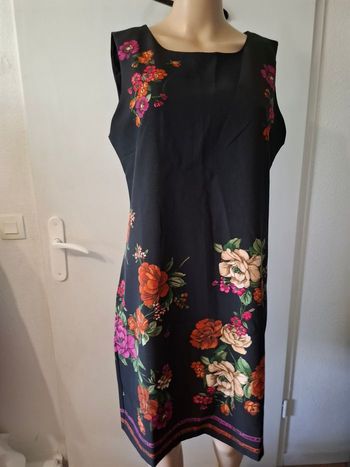 Robe desigual taille 40 sur l'étiquette 42 mesure dans l'annonce 