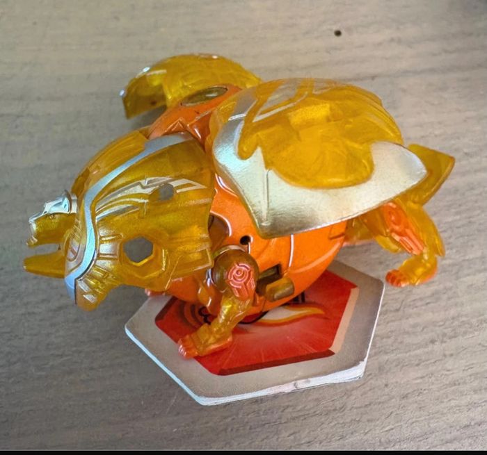 Lot 8 Bakugans avec cartes jeux + jetons - photo numéro 4