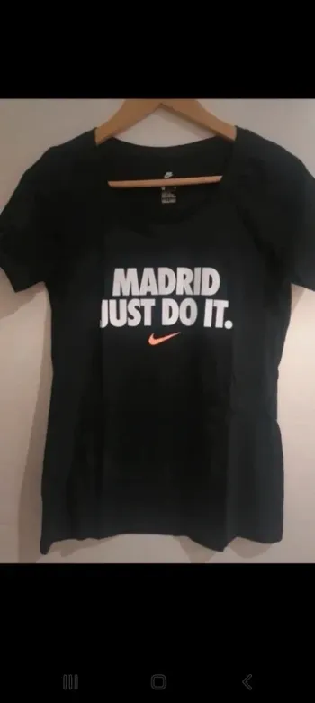 T-shirt nike
