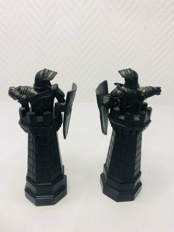 2 tours noires échiquier Harry Potter