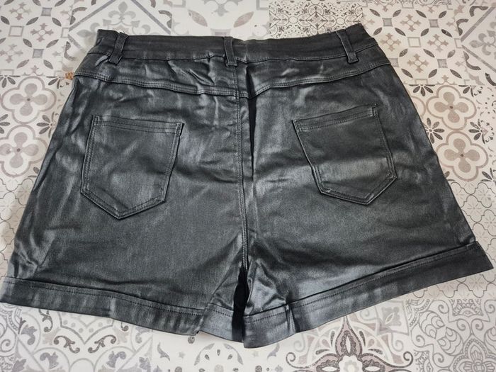 Short neuf - photo numéro 2
