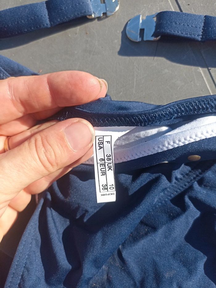 Maillot de bain marine taille 38 - photo numéro 2