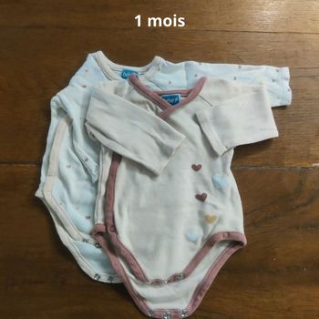 Lot bodies body fille 1 mois