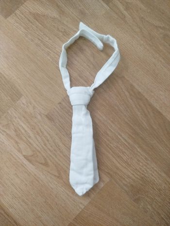 Cravate blanche enfant