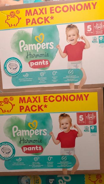 2 Pampers harmonie taille 5 pants 