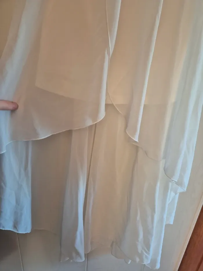 Robe blanche avec voilage - photo numéro 3