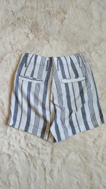 Mini Short rayé blanc bleu gris taille haute en lin et viscose