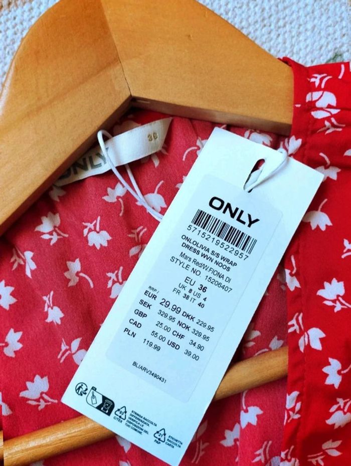 Robe  Only  S neuve étiquetée rouge  fleurie  portefeuille  volantée - photo numéro 8