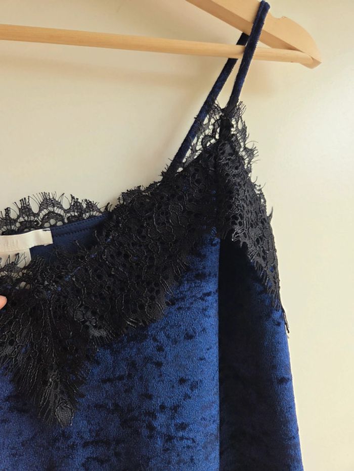 Top caraco H&M en velours bleu nuit avec dentelle - taille m - photo numéro 3