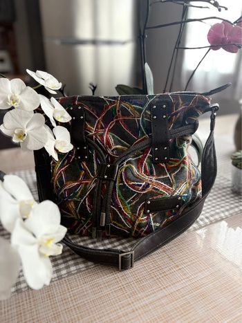 Sac bandoulière Lancaster - brodé multicolore et gris - en très bon état
