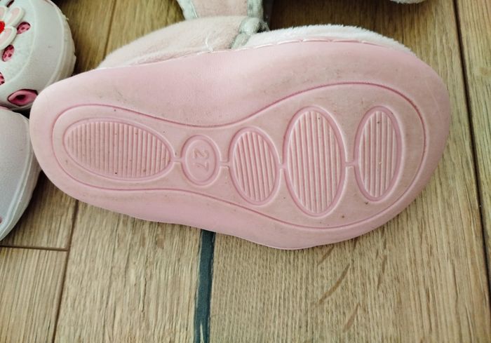 Lot chaussons et crocs - photo numéro 2