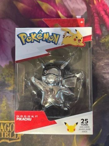 Figurine Présentoir Pikachu Argent Célébrations 25ème Anniversaire Starter Série 1
