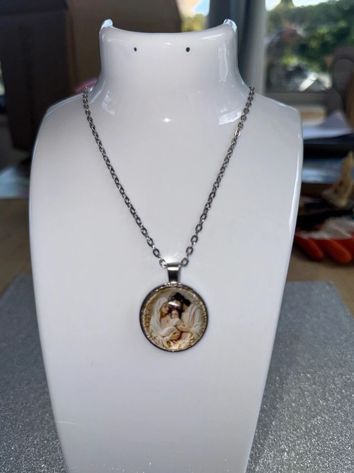 Collier du christ Marie et Joseph