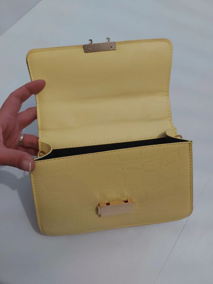 Sac à main jaune clair très peu servi dimensions en photos - photo numéro 8