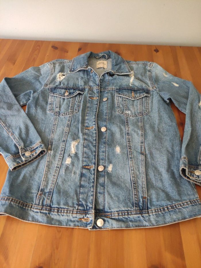 veste en jean trouée - photo numéro 2