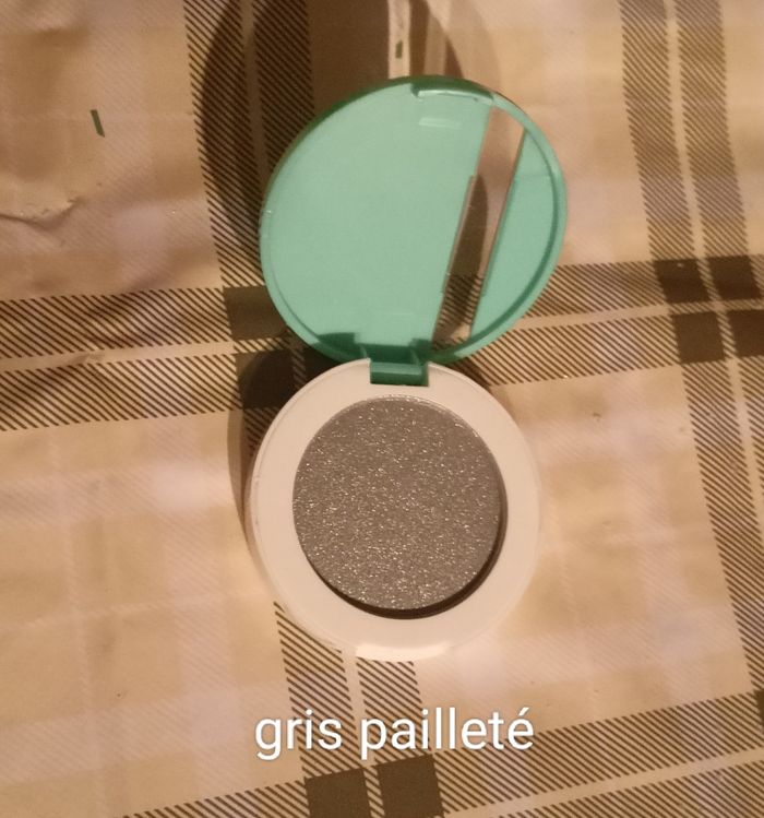 Lot revendeur maquillage - photo numéro 2