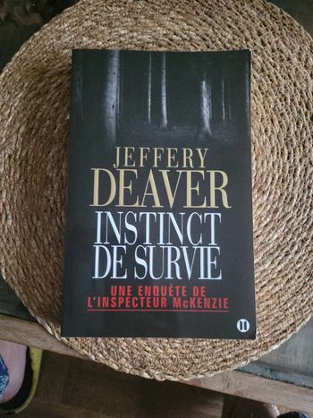 Instinct de survie: Une enquête de l'inspecteur McKenzie