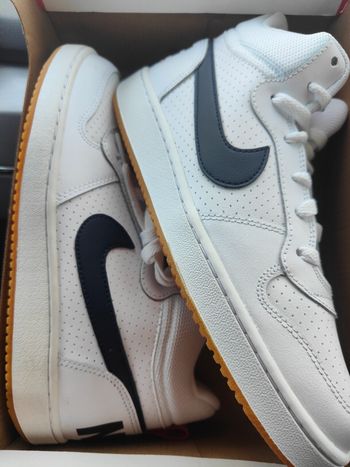 Nike air Court bourough pointure 40 neuve 